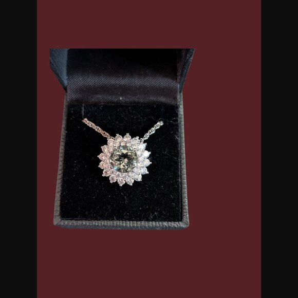 Gold Coast Platinum Plated CZ 8.2mm Flower Pendant 20.5" Chain New - Picture 5 of 7